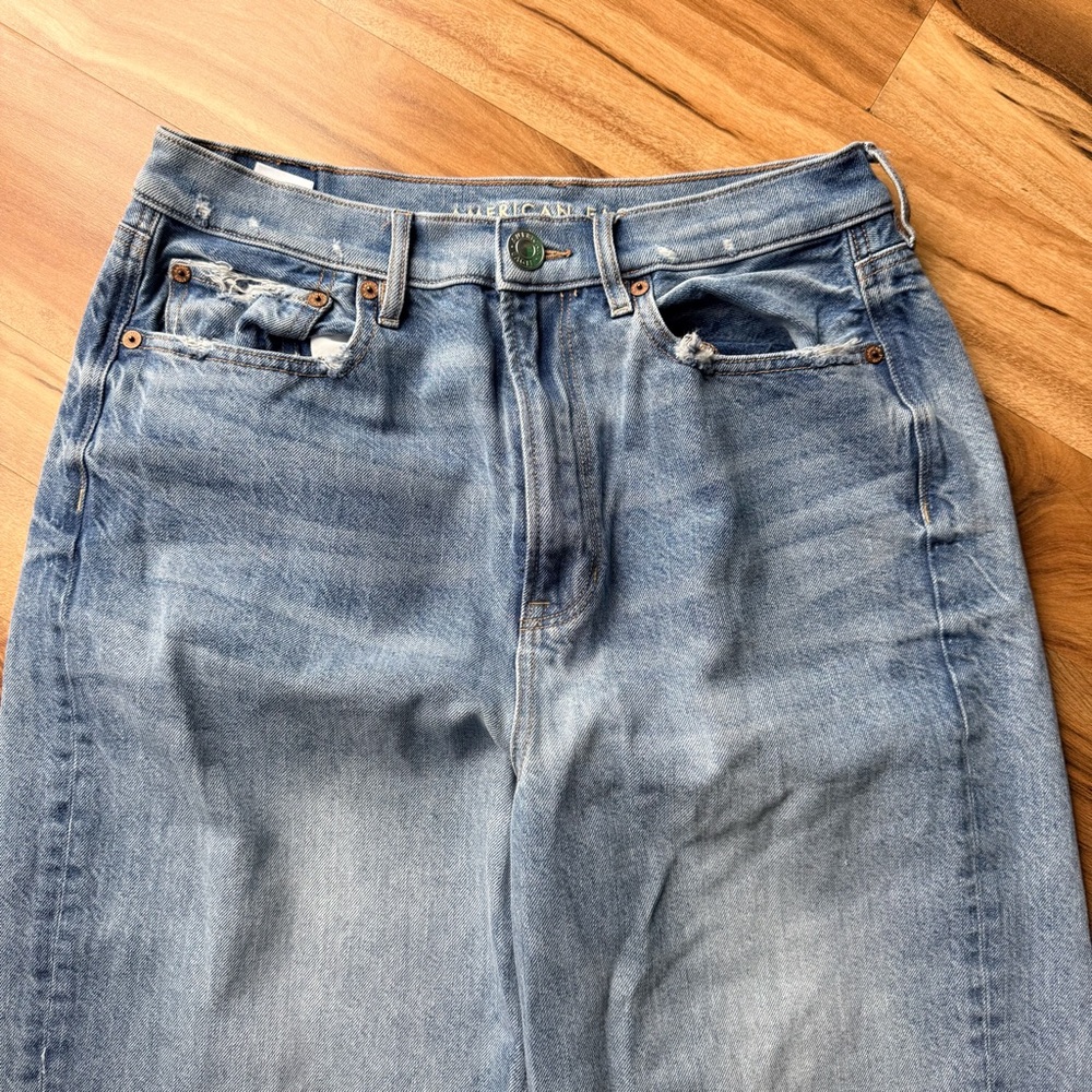 American Eagle Baggy Jean High Rise Relaxed Light Washed Rigid Denim Size 10 Reg - Picture 5 of 11